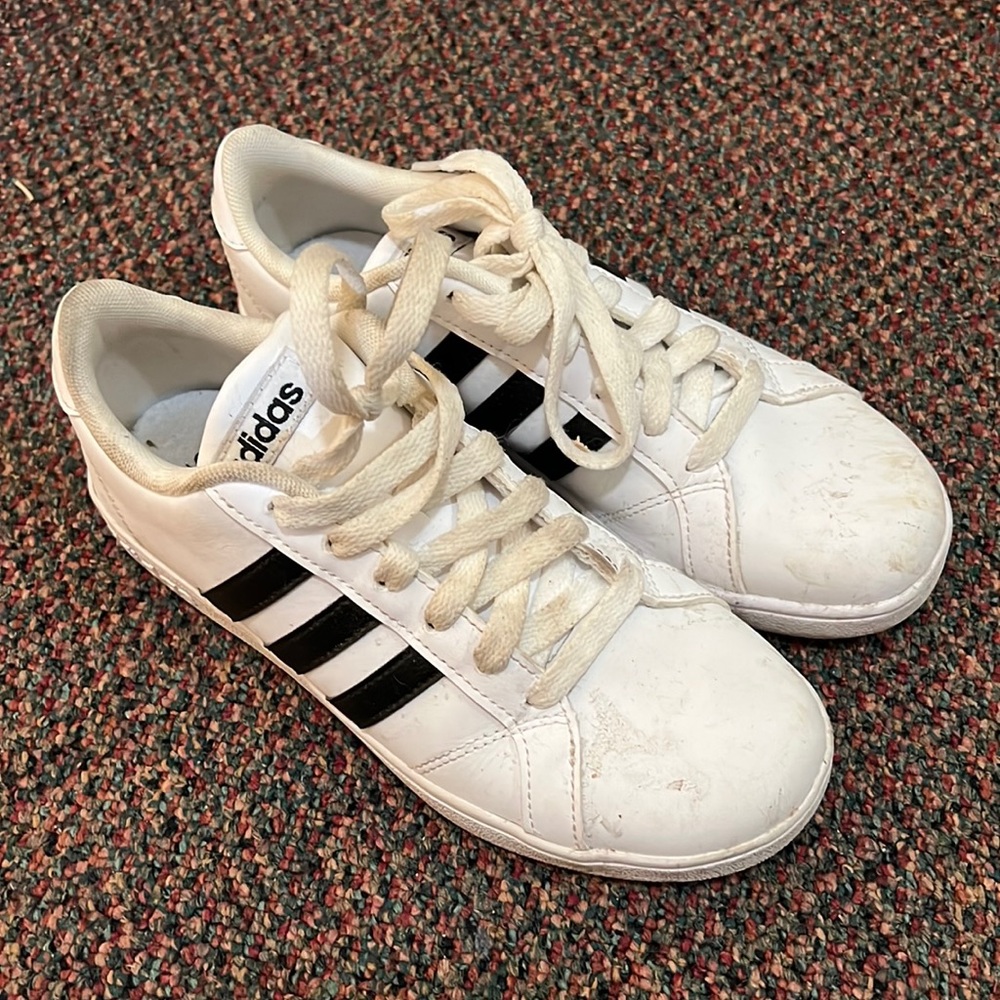 Boys us 3 adidas shoes